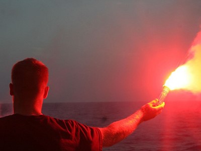 Handheld flare