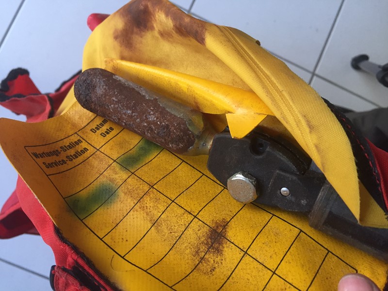 Corroded CO2 cylinder in an inflatable lifejacket